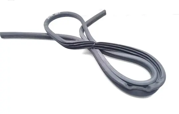 Maserati Quattroporte Front door rubber seal 
