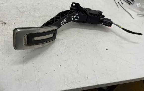 Audi Q3 F3 Accelerator throttle pedal 5Q2723503F