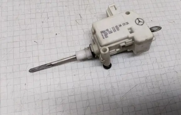 Mercedes-Benz E W211 Central locking motor A2038201997