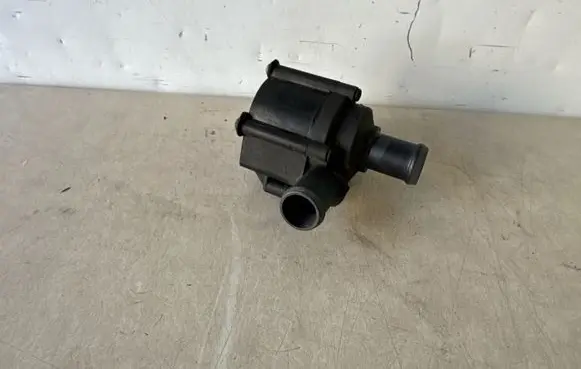 Audi Q7 4M Electric auxiliary coolant/water pump 06H121601P