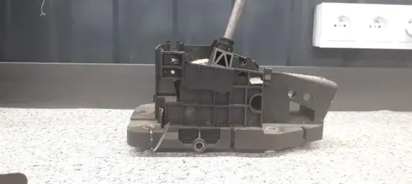 Volvo S60 Gear shifter/selector p08636189