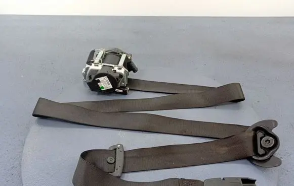 BMW 1 F40 Front seatbelt 7456264