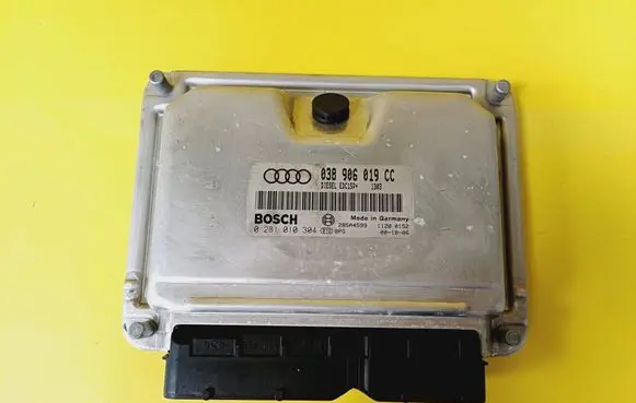 Audi A4 S4 B5 8D Engine control unit/module 038906019CC 0281010304