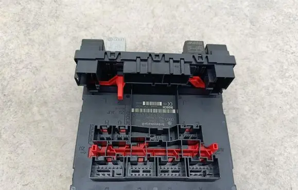 Volkswagen Touran I Other control units/modules 3C0937049AE
