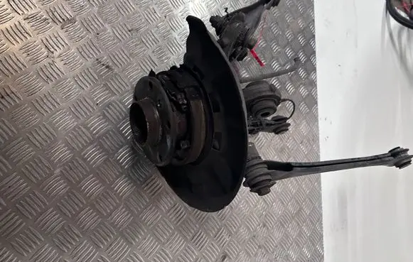Rear wheel hub spindle/knuckle