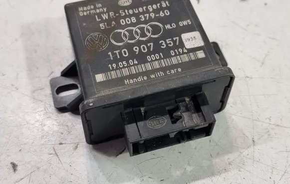 Volkswagen Golf V Light module LCM 5LA00837960
