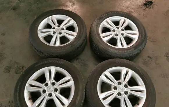 Hyundai ix35 R17 alloy rim 529102Y400