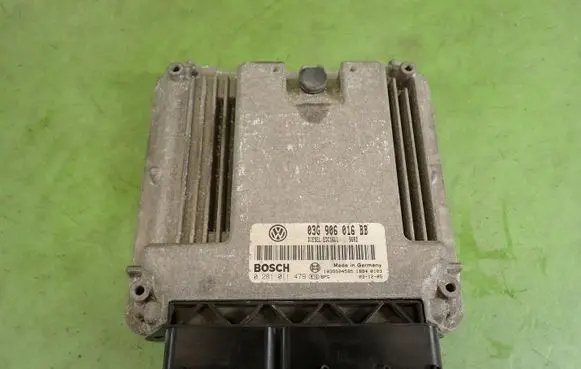 Volkswagen Touran I Engine control unit/module ECU