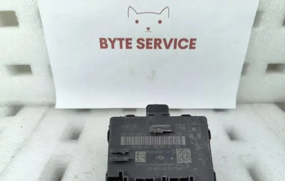 Volkswagen Tiguan Door control unit/module 8W1959595D
