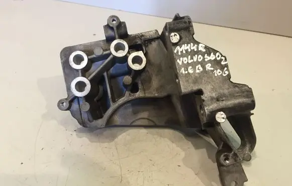 Volvo S60 Engine mounting bracket BM5G6F001DB