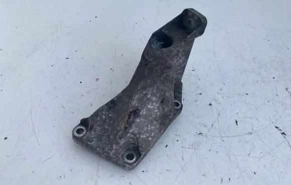 Audi A4 S4 B6 8E 8H Engine mounting bracket 8D0199307P