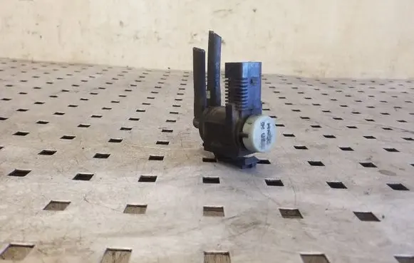 Audi Q5 SQ5 Turbo solenoid valve 1K0906283A
