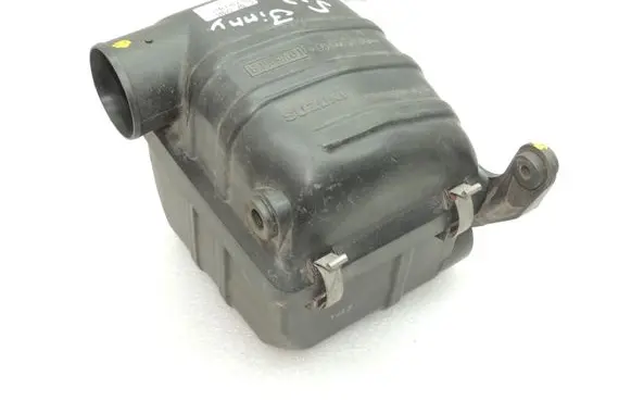 Suzuki Jimny Air filter box 1370081A00