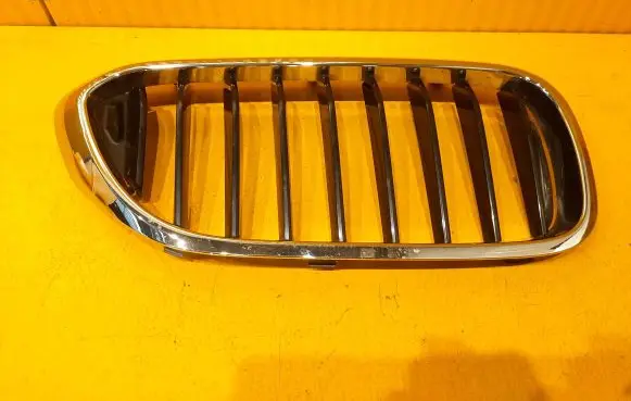 BMW 5 G30 G31 Front bumper upper radiator grill 7383520 7390866 7390864