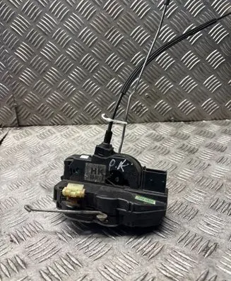 Opel Insignia A Front door lock 13502466