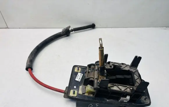 Volkswagen PASSAT B5 Gear shifter/selector 4B0713041B