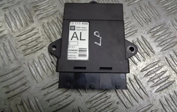 Opel Vectra C Door control unit/module 13111456AL