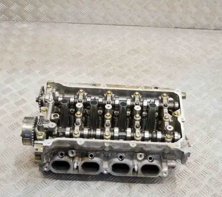 Toyota C-HR I Engine head 1110109640