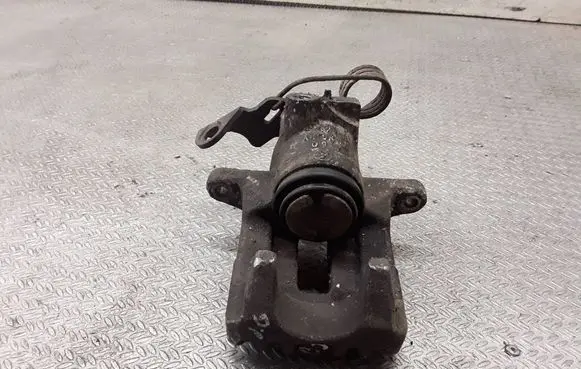 Volkswagen PASSAT B5 Rear brake caliper