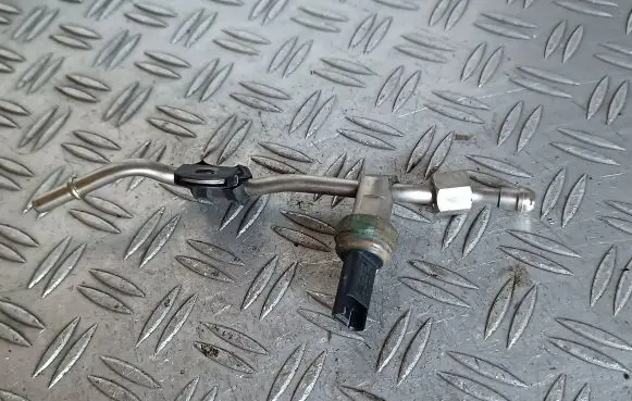 BMW 3 E90 E91 Fuel pressure sensor 7614317 51CP0903 05T0MX12