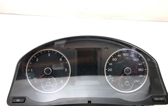 Speedometer (instrument cluster)