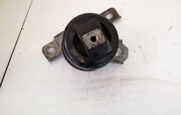 Volvo S80 Engine mount bracket