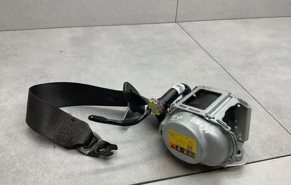 Opel Astra K Rear seatbelt 