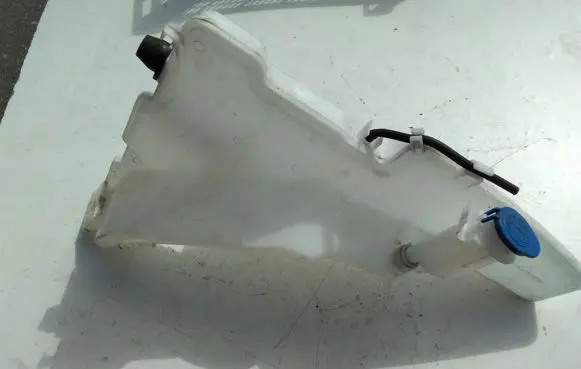 Land Rover Evoque II Windshield washer fluid reservoir/tank K8D217B613AC
