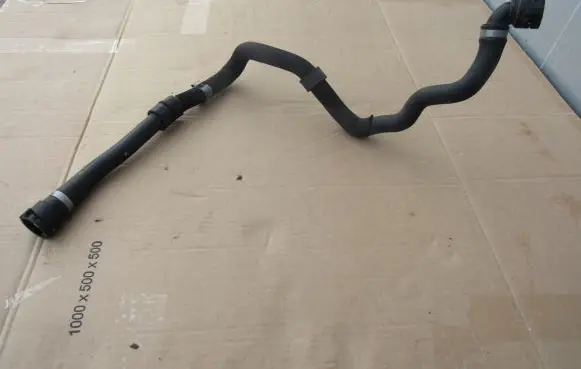 BMW X5M E70 Engine coolant pipe/hose 7589734