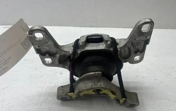 Volvo V40 Engine mount bracket 326F09