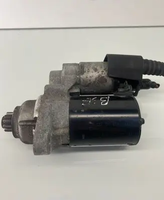 Volkswagen Golf V Starter motor 0001120408