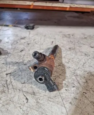 Fuel injector