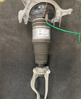 Porsche Macan (95B) Air suspension front shock absorber 95B616039R