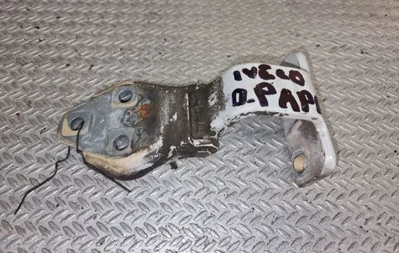 Iveco Daily 35 - 40.10 Front door lower hinge 