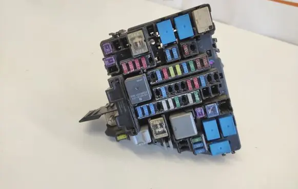 Subaru Impreza V Fuse module MB008901B 702196 000290