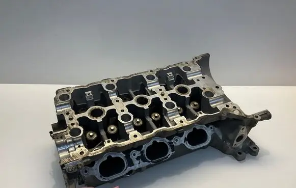 Mercedes-Benz E W211 Engine head R2720162201 2720162201