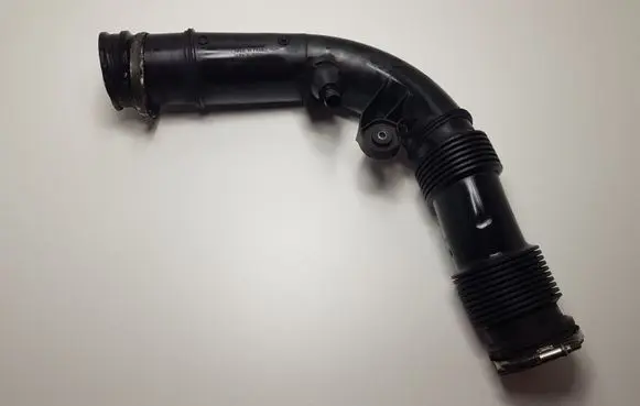 Volvo S90, V90 Turbo air intake inlet pipe/hose 31657341