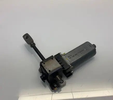 Mercedes-Benz S W221 Seat adjustment motor 0390203254