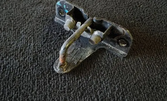 Subaru Legacy Engine bonnet/hood lock/latch loop/hook 1525
