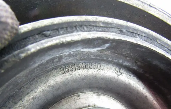 Ford C-MAX I Crankshaft pulley 9681640880