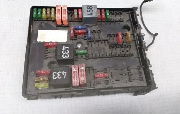 Volkswagen Golf V Fuse module 1K0937124K
