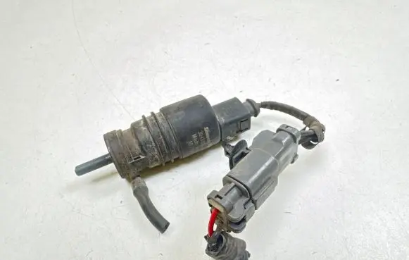 Honda Accord Windscreen/windshield washer pump 3043126 18706