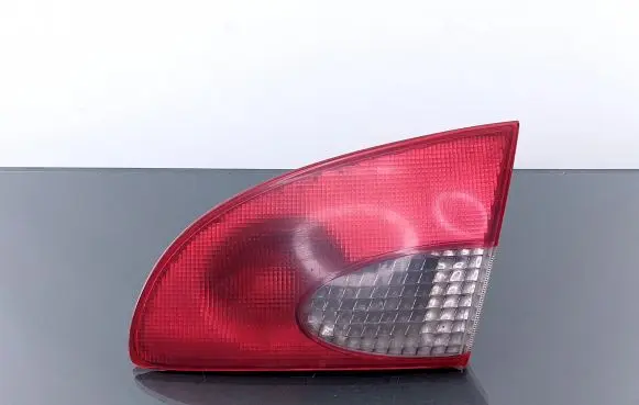 Toyota Avensis T220 Tailgate rear/tail lights 23300202 E27060