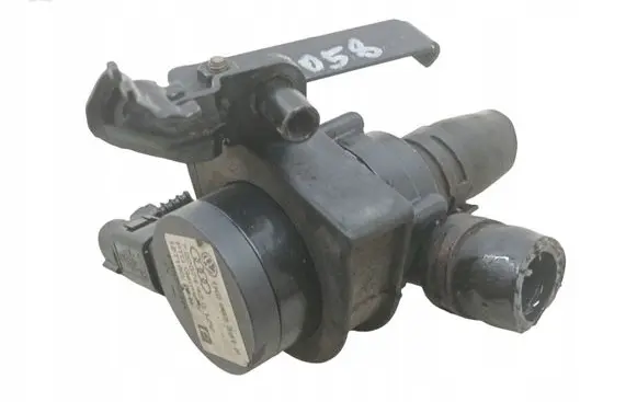 Volkswagen Jetta VI Water pump 1K0965561F