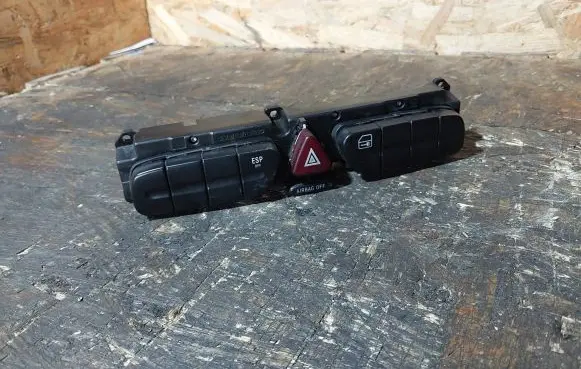 Mercedes-Benz C W203 Hazard light switch A2038217058 20898101001 3306490200