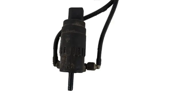 Volkswagen Golf V Windscreen/windshield washer pump