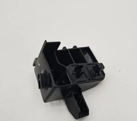Rear bumper mounting bracket