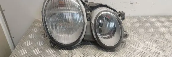 Mercedes-Benz CLK A208 C208 Headlight/headlamp 147552