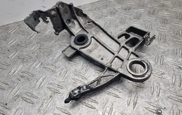 Mercedes-Benz E W212 Air filter cleaner box bracket assembly A6510900041