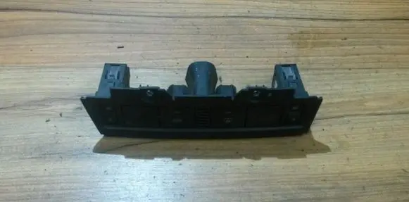 Ford Focus Windscreen/window heater switch 4m51-130734cd Nenustatyta
